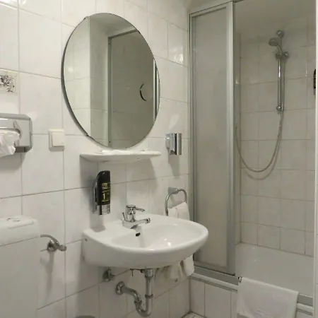 Otel Ratskeller 2*